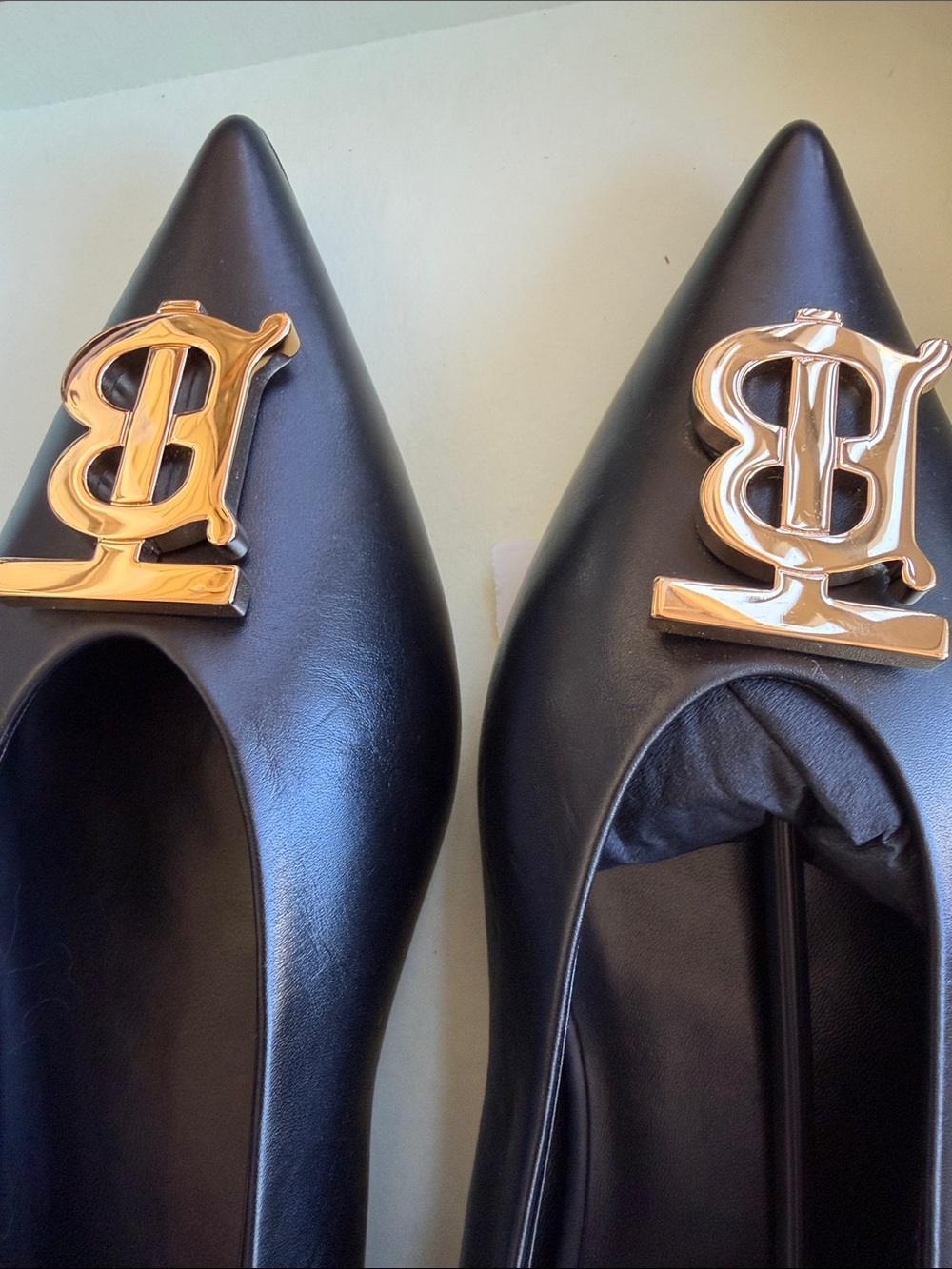 NWT Burberry Black Pointed Leather Flats with Gold TB Monogram size 37.5 - Picture 9 of 11